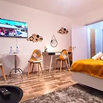 The Yellow King - Luxurious Apartment