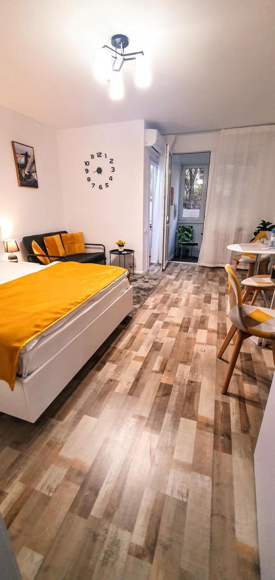 Apartment The Yellow King - Luxurious Bucharest