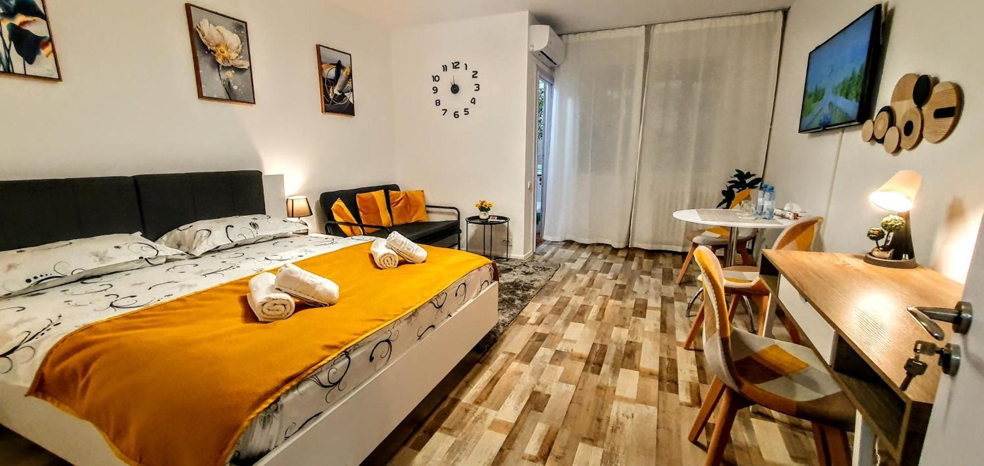The Yellow King - Luxurious Bucharest